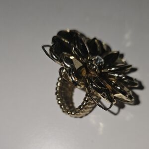 Elegant Gold Floral Ring